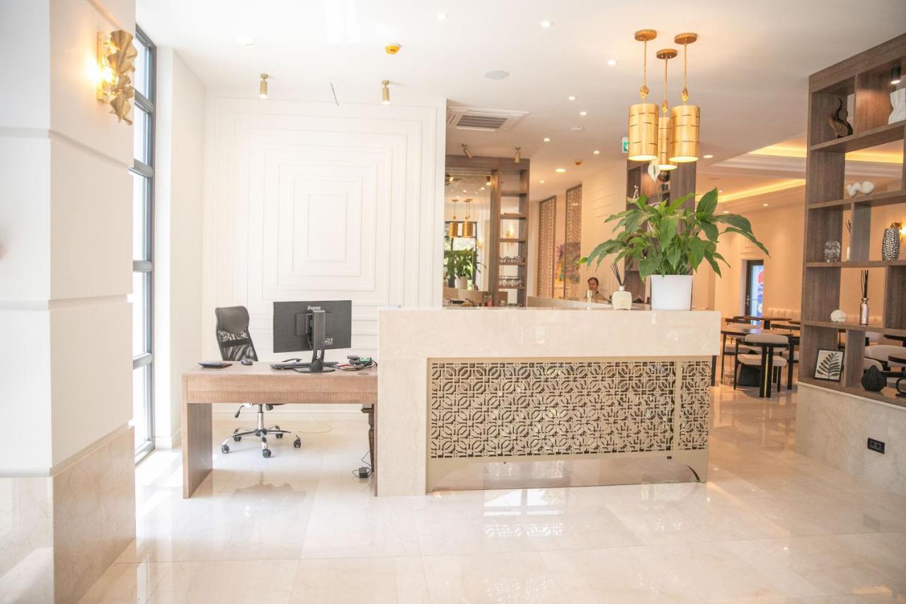 Cosmopolita Boutique Hotel Тимишоара Екстериор снимка