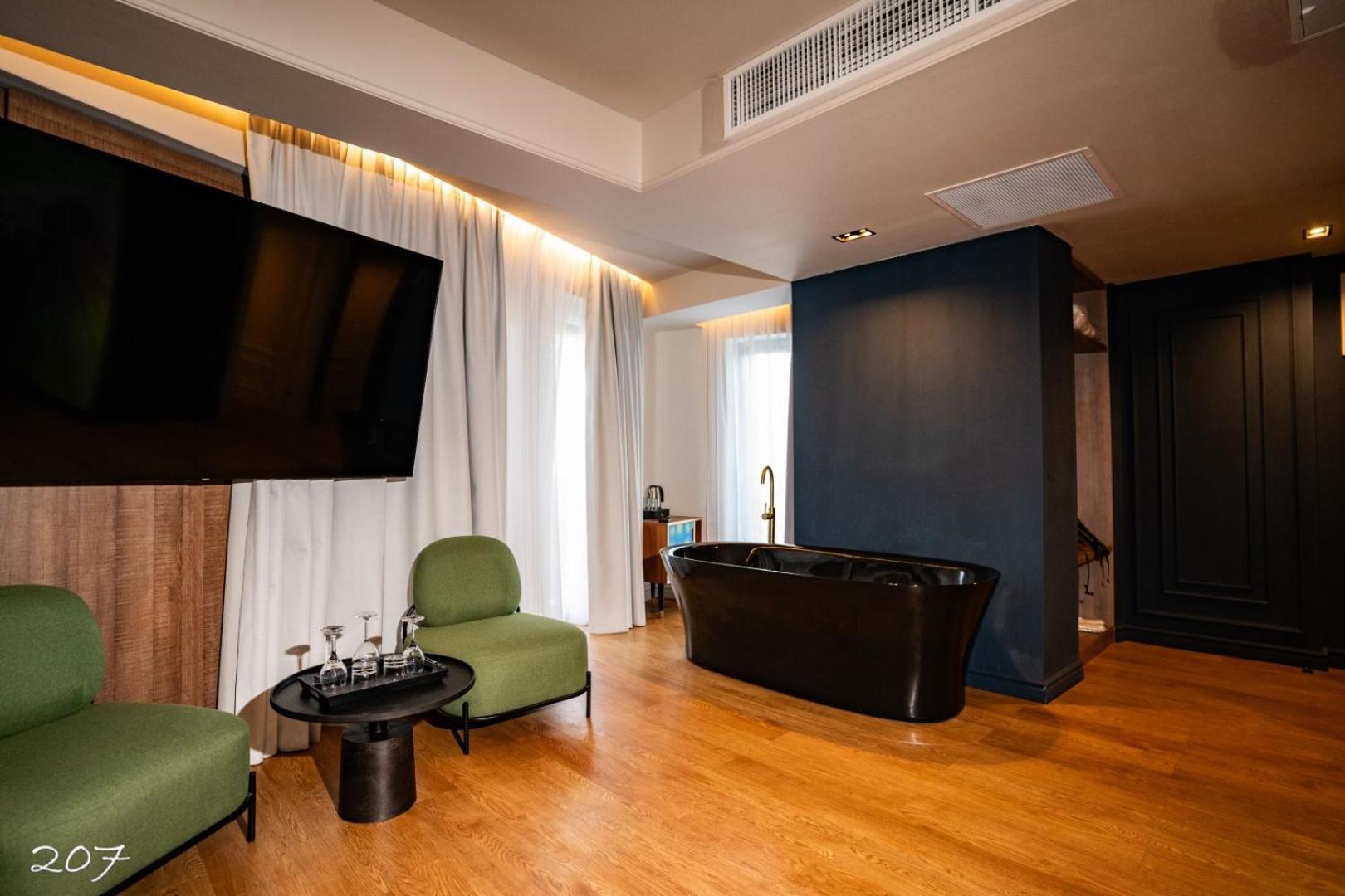 Cosmopolita Boutique Hotel Тимишоара Екстериор снимка