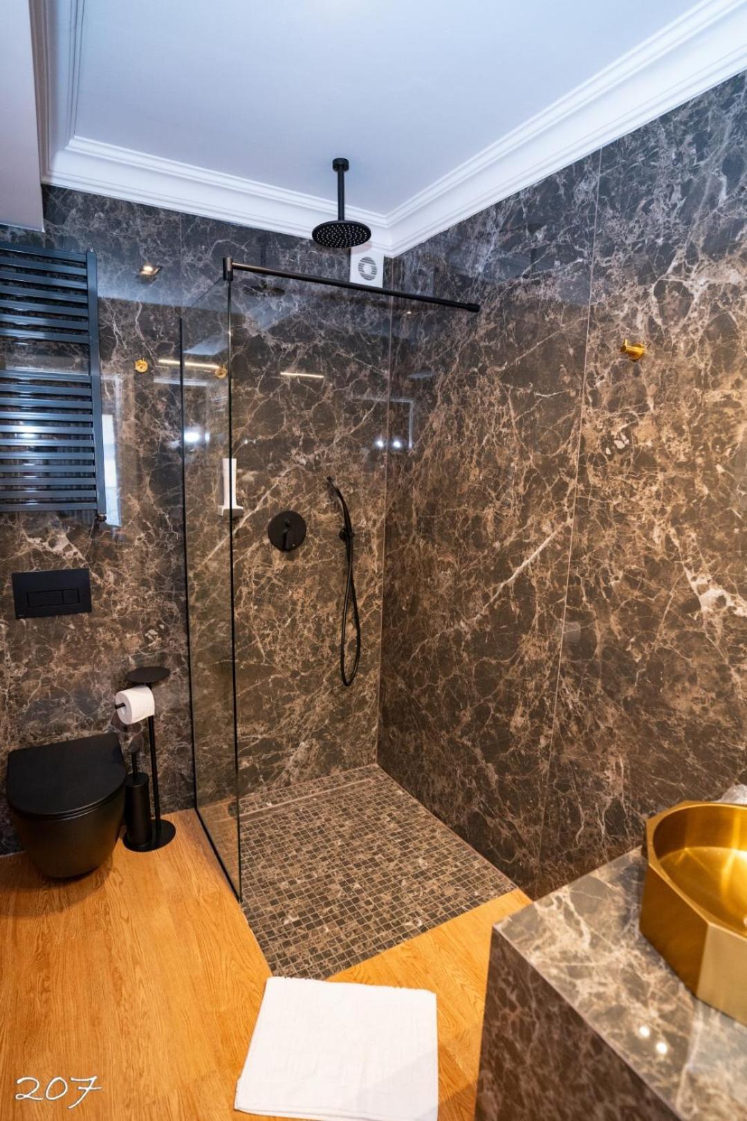 Cosmopolita Boutique Hotel Тимишоара Екстериор снимка