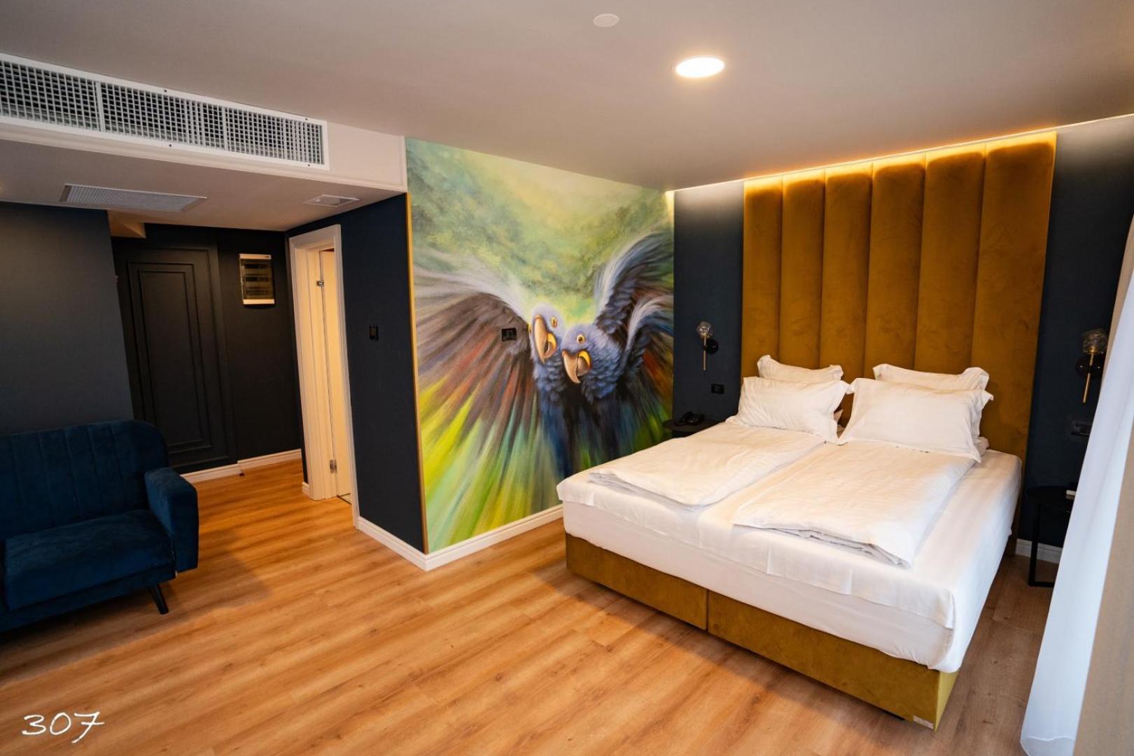 Cosmopolita Boutique Hotel Тимишоара Екстериор снимка