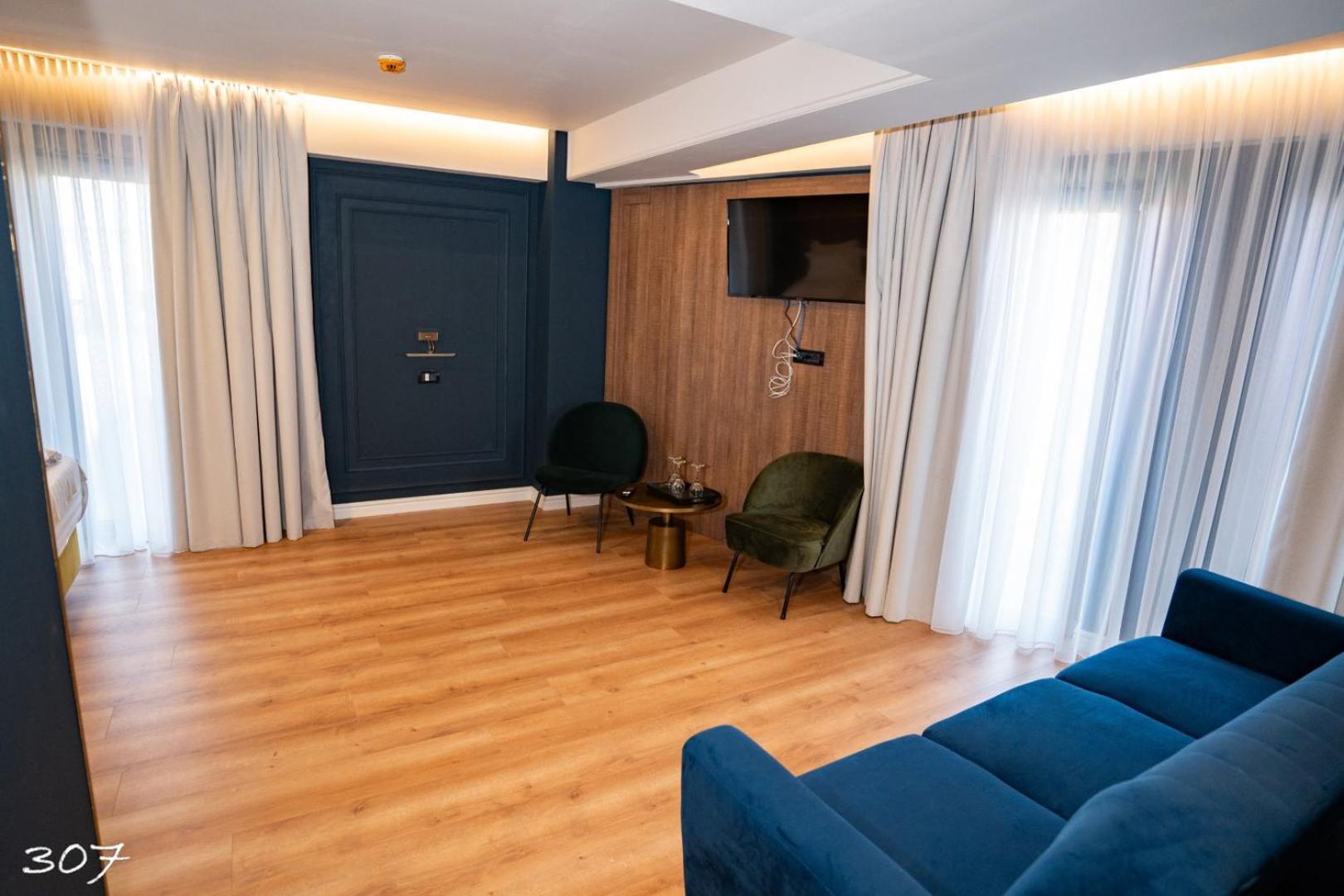 Cosmopolita Boutique Hotel Тимишоара Екстериор снимка