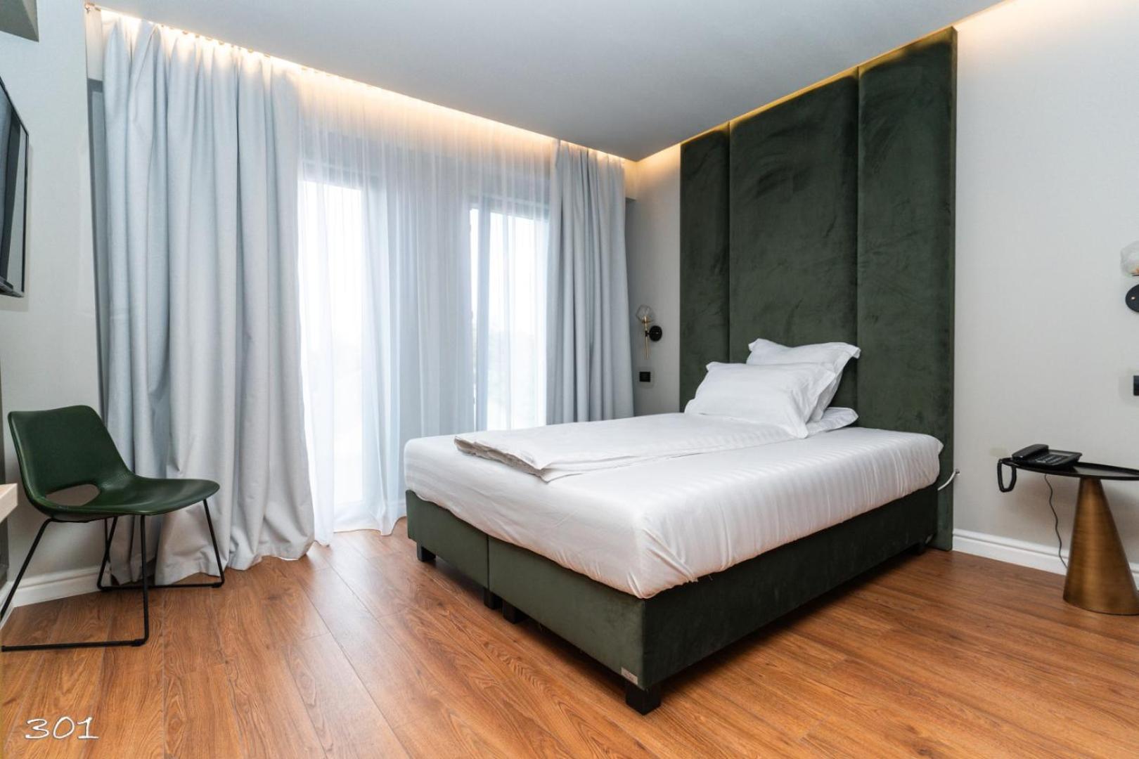 Cosmopolita Boutique Hotel Тимишоара Екстериор снимка