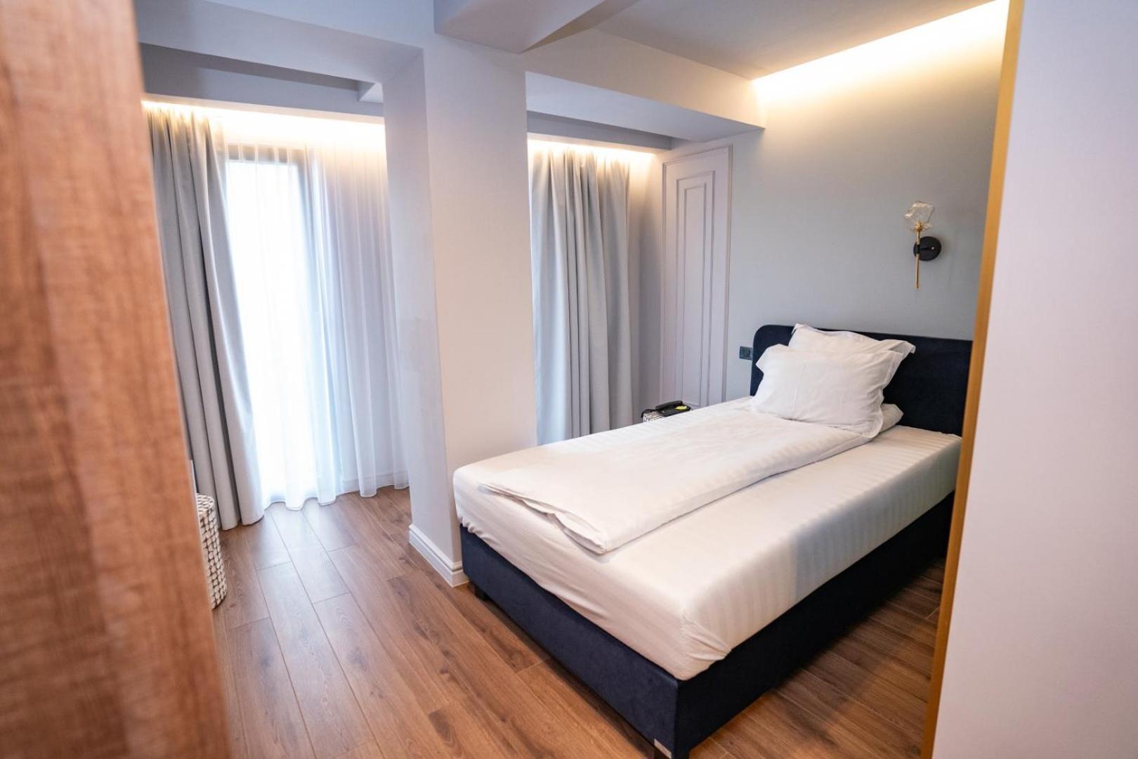 Cosmopolita Boutique Hotel Тимишоара Екстериор снимка