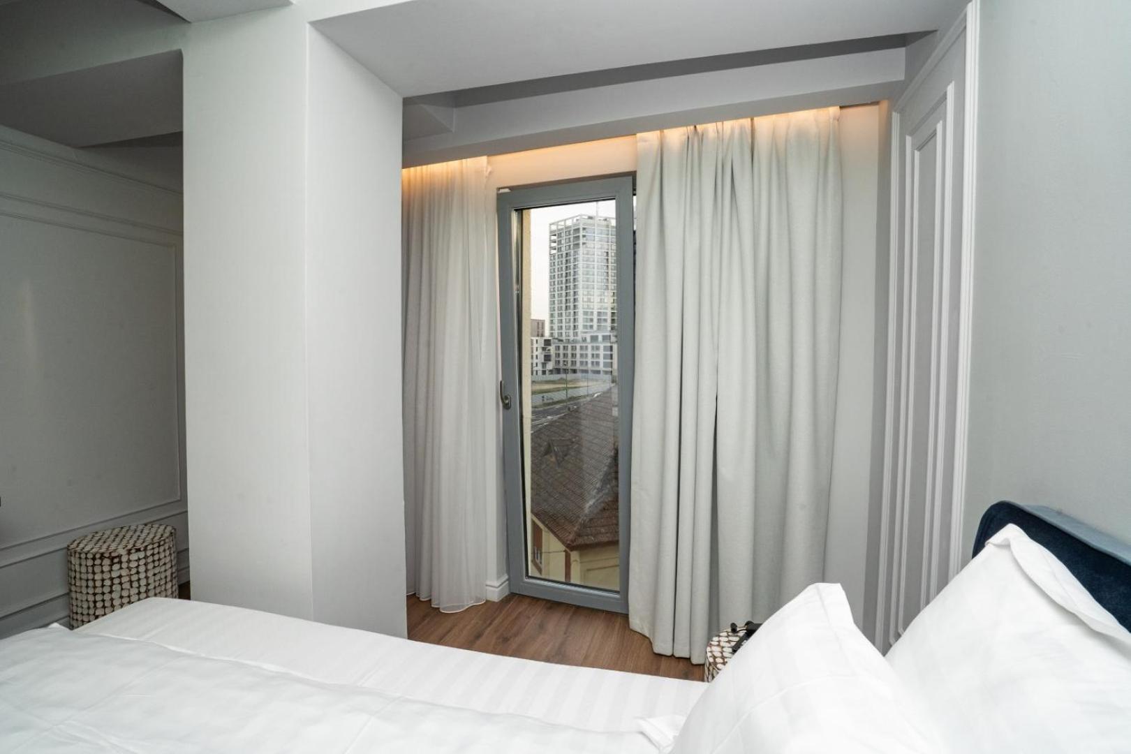 Cosmopolita Boutique Hotel Тимишоара Екстериор снимка