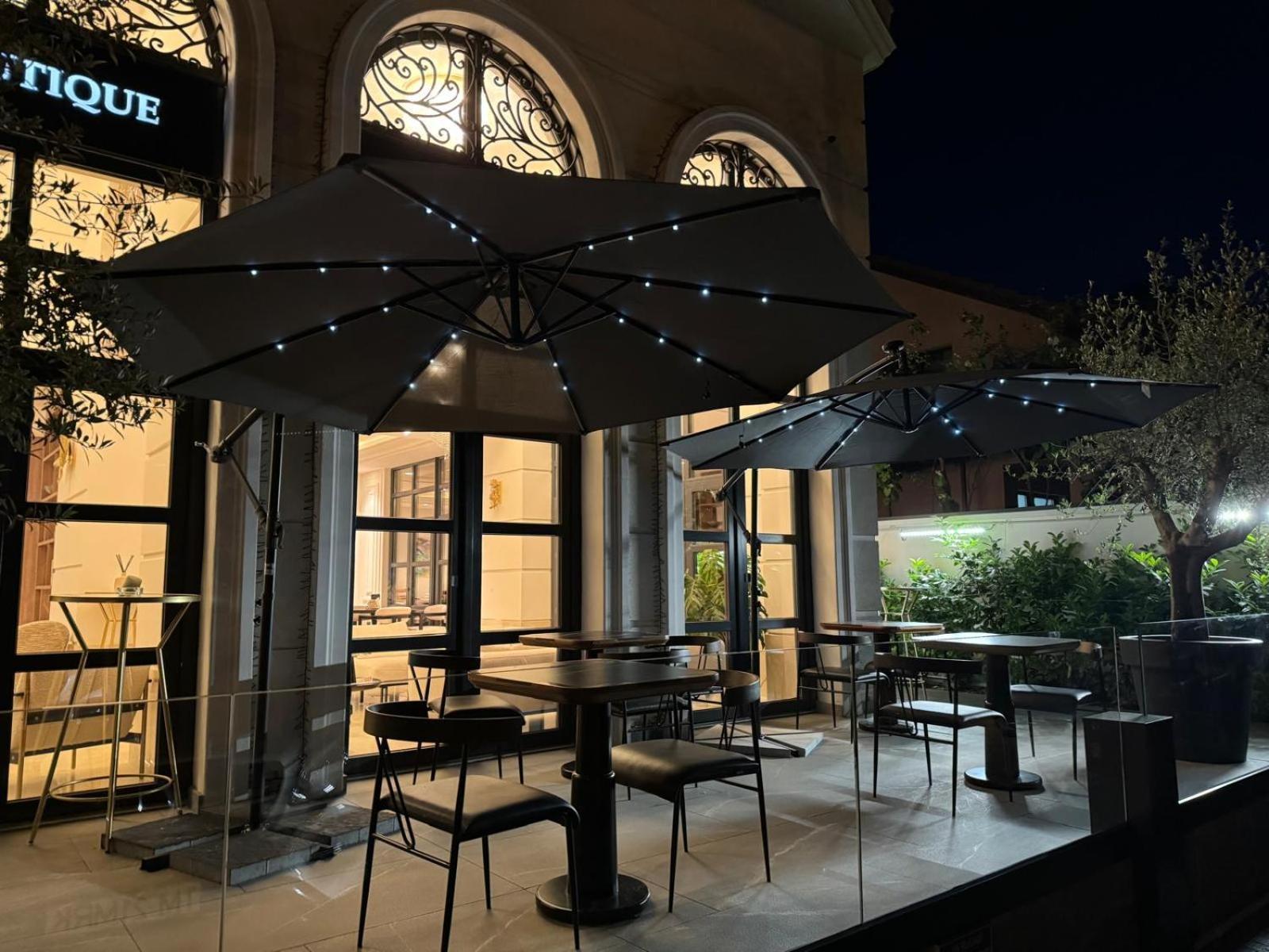 Cosmopolita Boutique Hotel Тимишоара Екстериор снимка