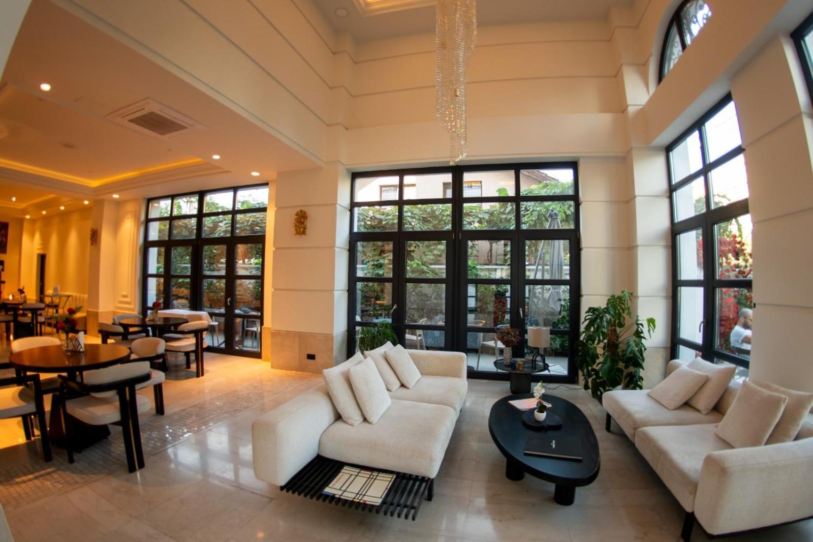 Cosmopolita Boutique Hotel Тимишоара Екстериор снимка