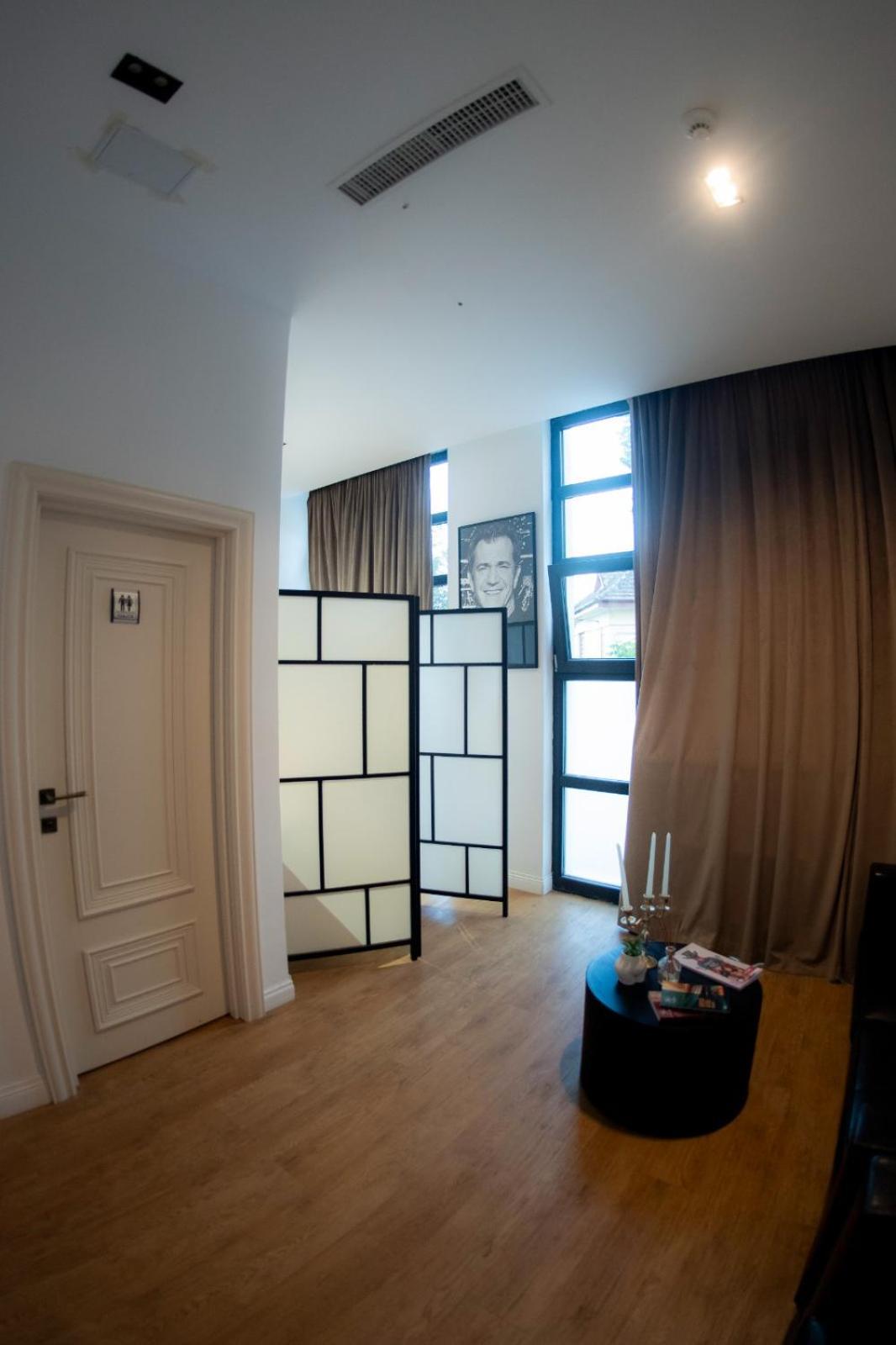 Cosmopolita Boutique Hotel Тимишоара Екстериор снимка