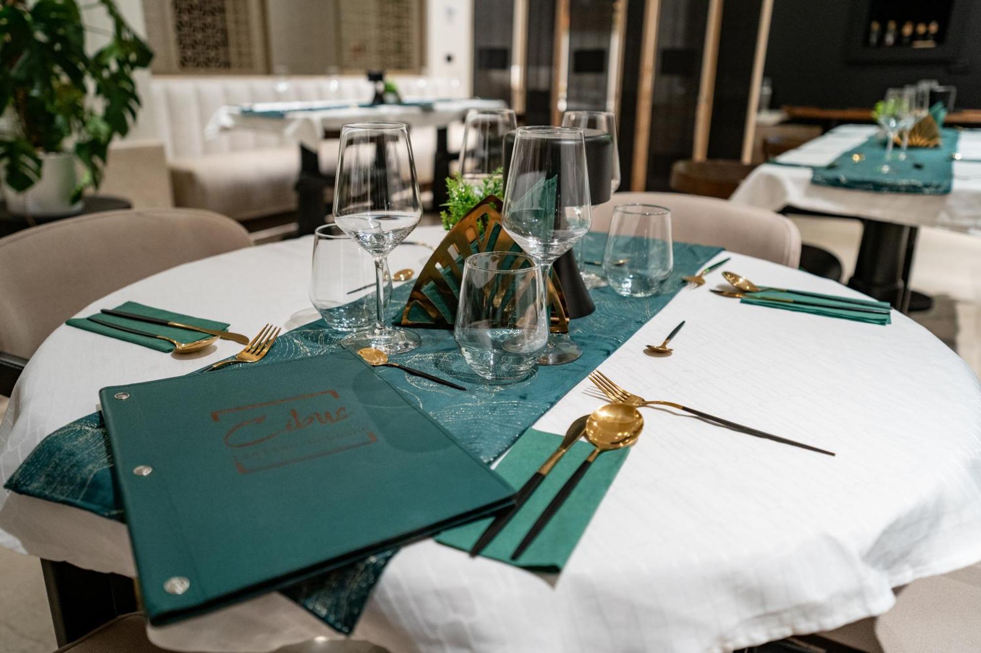 Cosmopolita Boutique Hotel Тимишоара Екстериор снимка